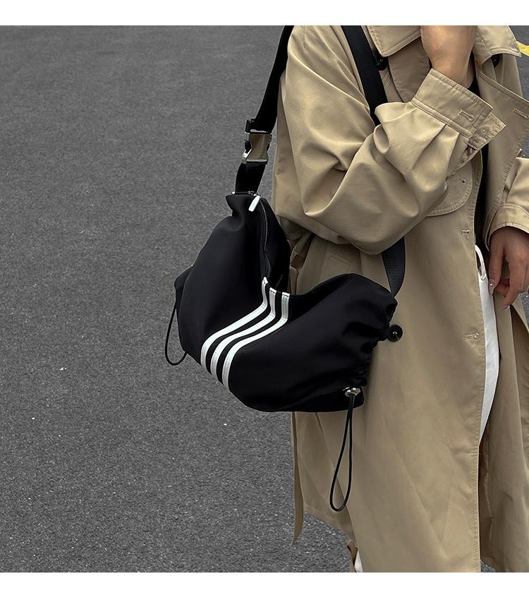 

Women s Large Capacity Striped Crossbody Bag - Lightweight, Versatile Sporty Shoulder Backpack чёрный