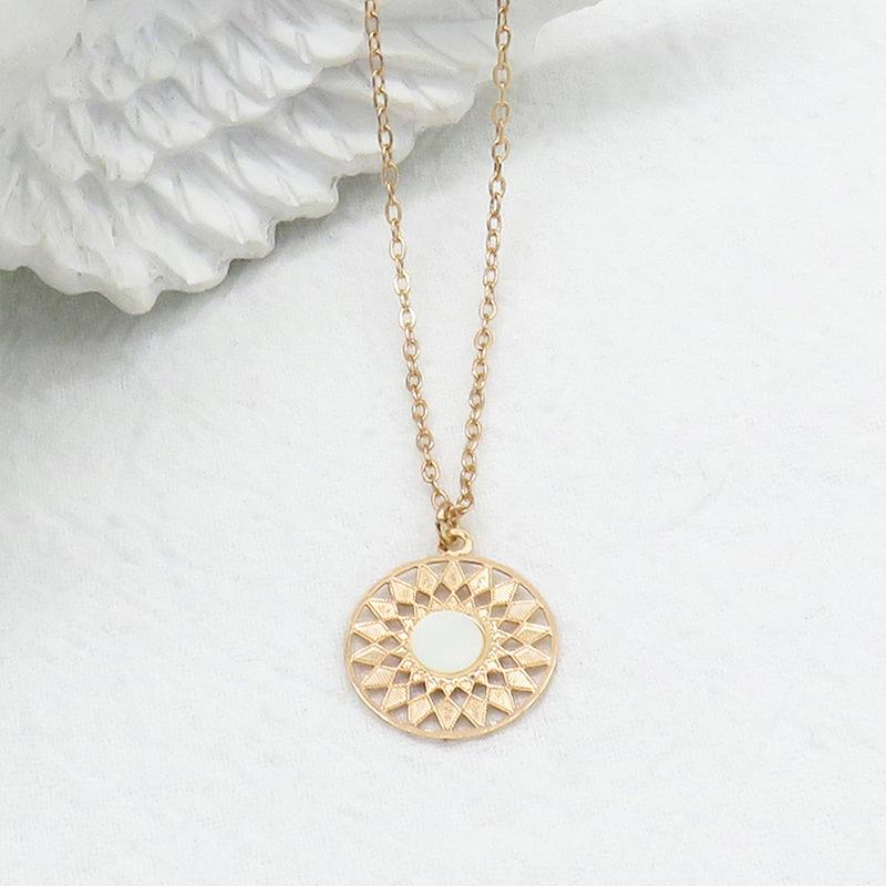 Fashionable Sun Flower Necklace Shell Piece Round Pendant Temperament Versatile Clavicle Chain Female Accessories New Products