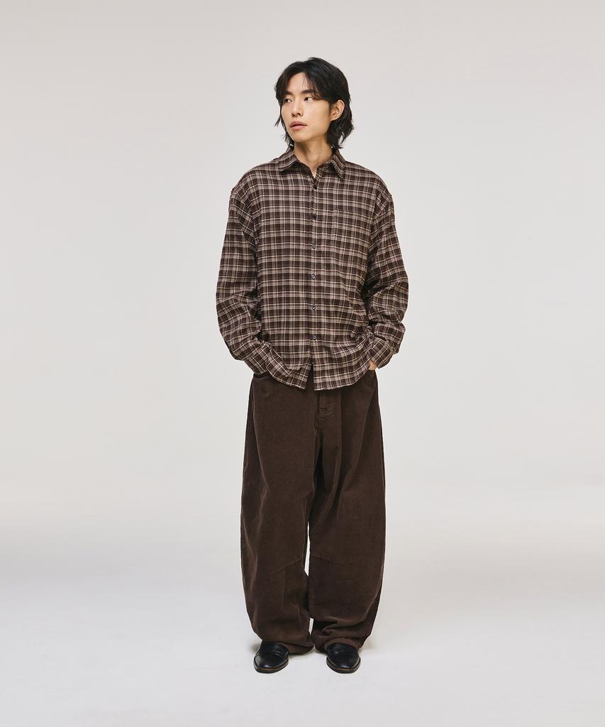 SIGNATURE Wide Curved Dart Corduroy Pants [Brown]