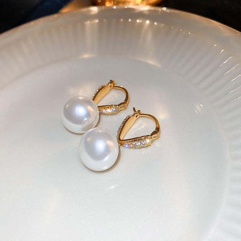 Gold-Plated Zircon Pearl Stud Earrings – Luxurious, Versatile & Fashionable Design