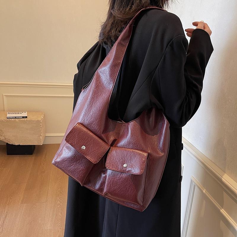 Winter new fashion casual large capacity tote bag women's shoulder retro messenger bag commuter women's bag