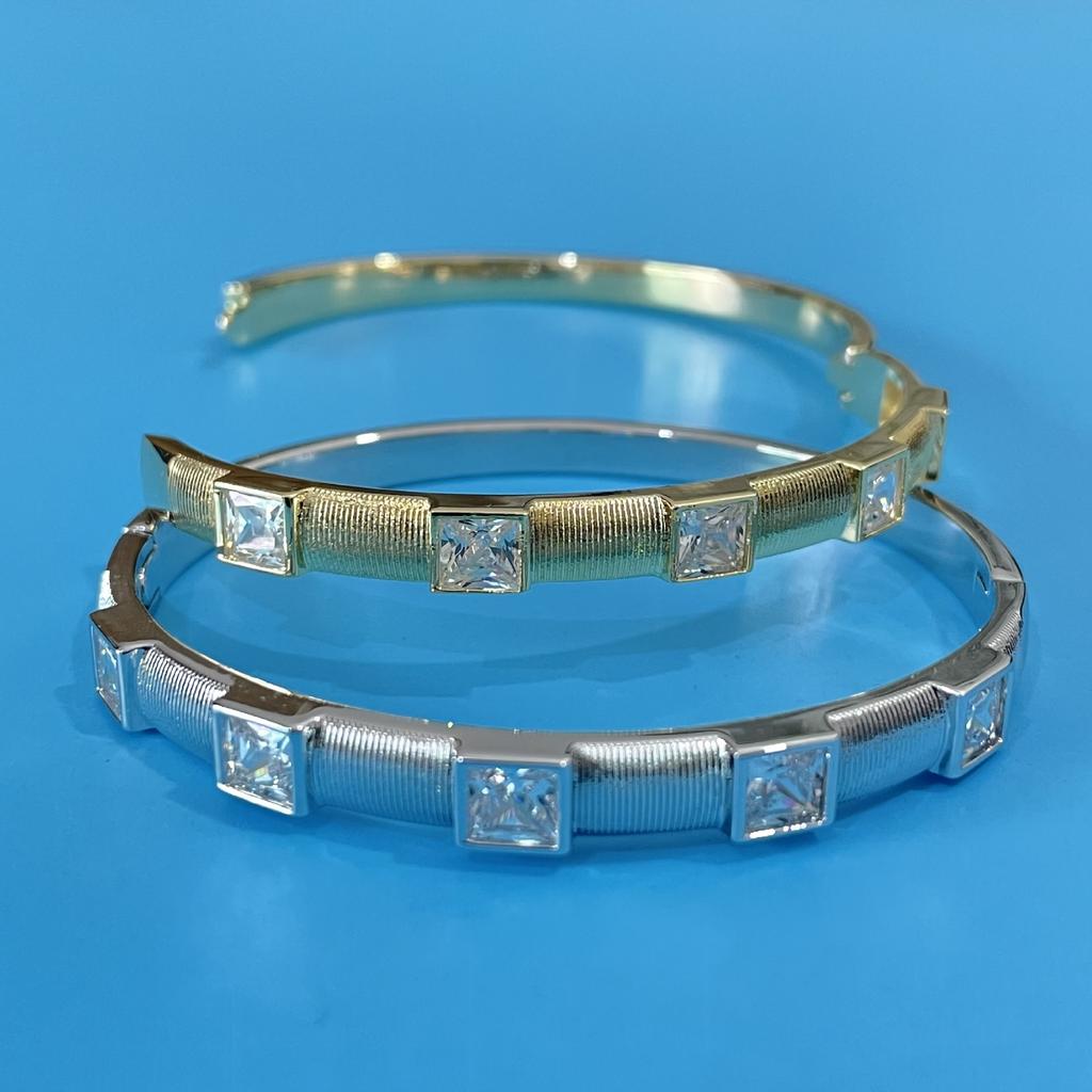 Light Luxury Inlaid Zircon Palace Style Bracelet with Luxurious Texture, High-end Bracelet for Women