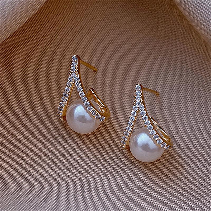 2024 Korean French Rhinestone Pearl Earrings for Women: Light Luxury, High-End Design