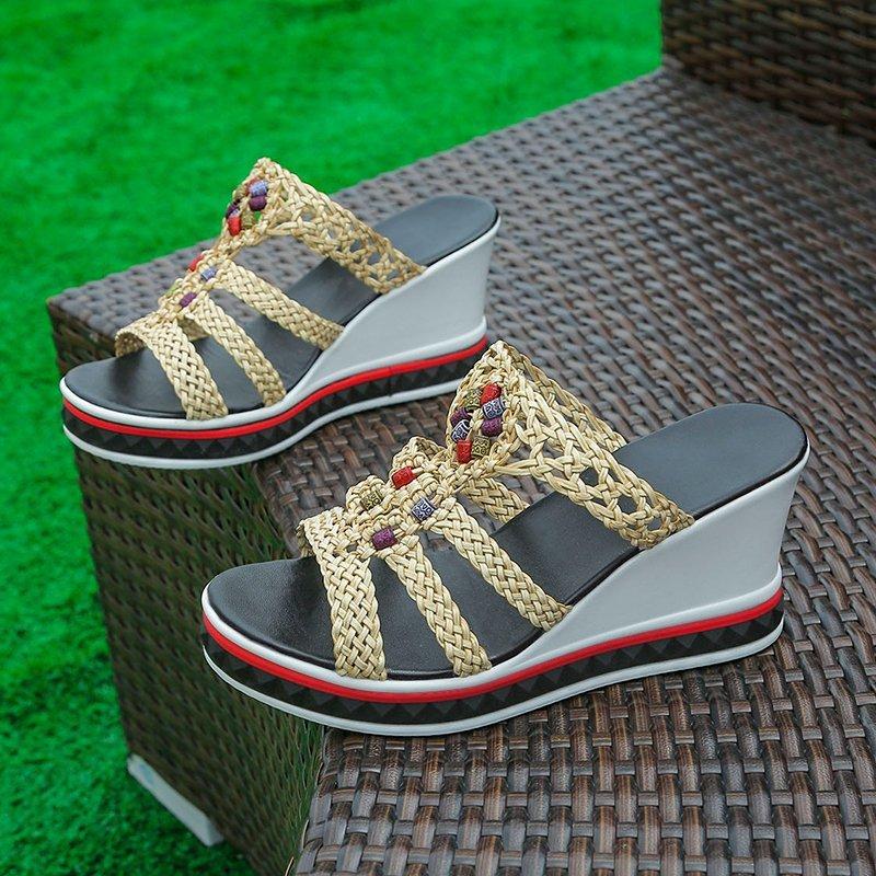 

Европейская и американская мода, крутые тапочки с покатым каблуком в форме рыбьего рта, женские летние новые босоножки с бисером сзади и пустым каблуком, полые тапочки с рыбьим ртом 35 бежевый