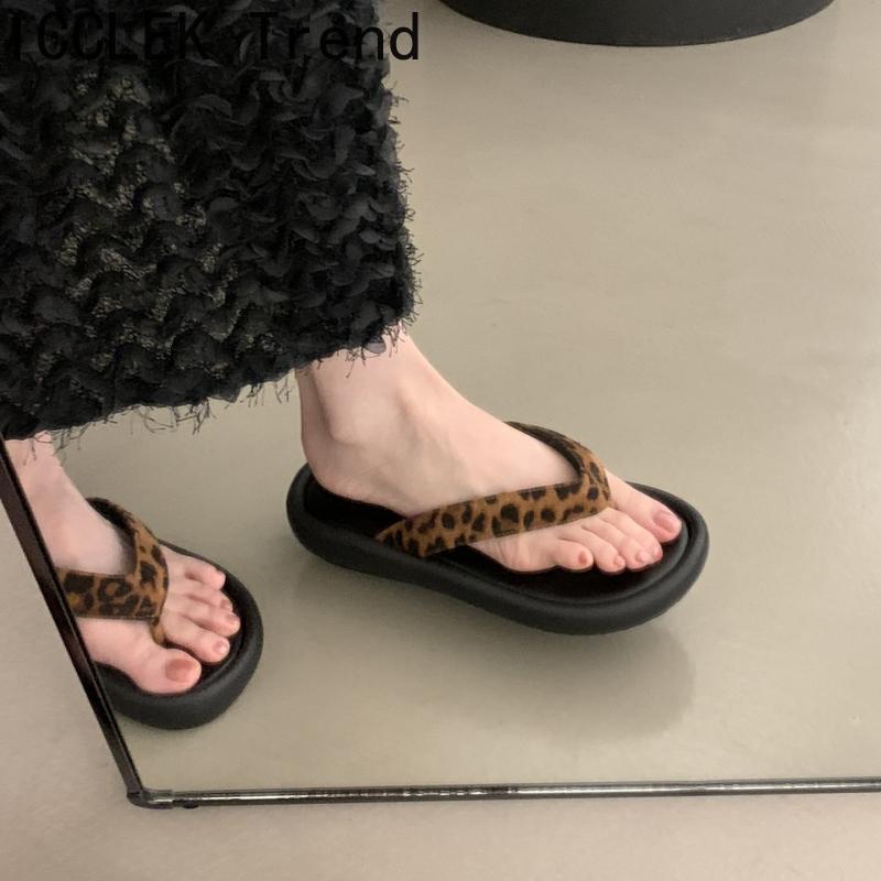 Fashion New Summer Beach Flip Flop Women Slippers Fashion Clip Toe Ladies Casual Soft Sole Dress Slide