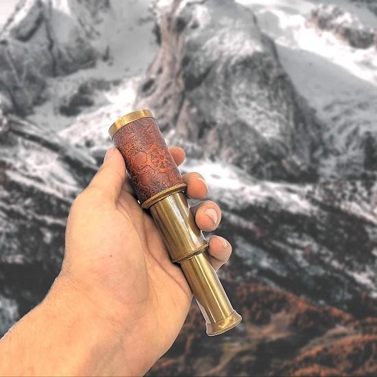 Starožitný mosazný námořnický kapesní dárek s koženým pouzdrem