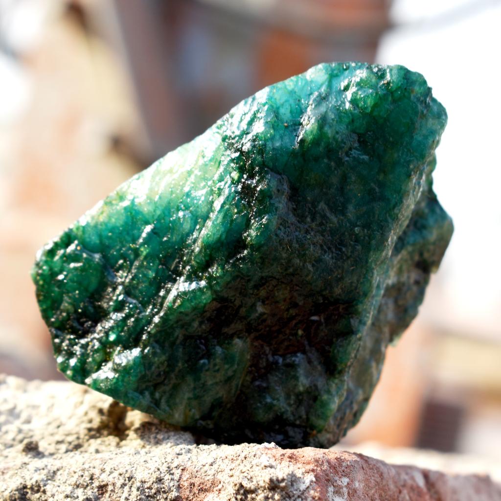Natural 143.8 Ct Green Emerald Uncut Rough CERTIFIED Loose Gemstone Earth Mined