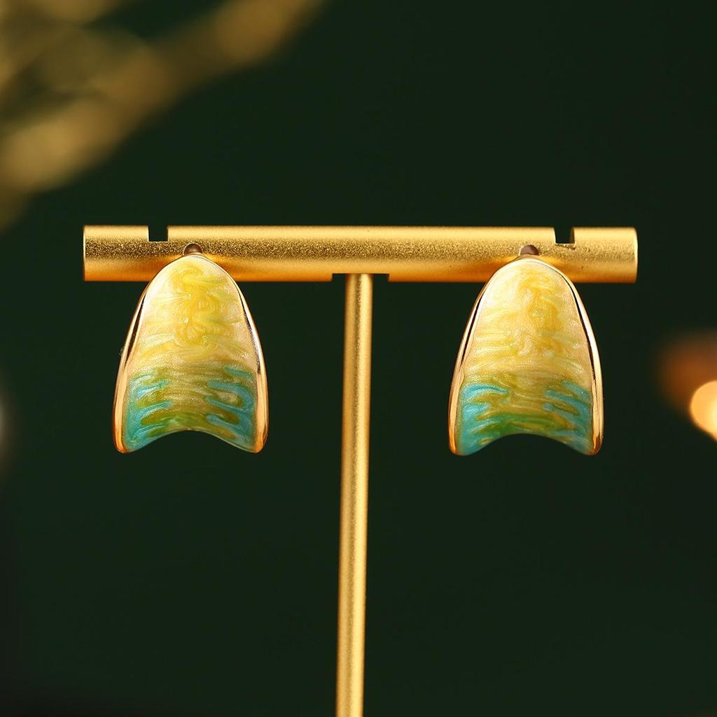 Seria obrazów Van Gogha Moneta: Kolczyki sztyfty z emalią i naturalną perłą w kształcie francuskiego kwiatka, srebro próby 925, kolekcja letnia.