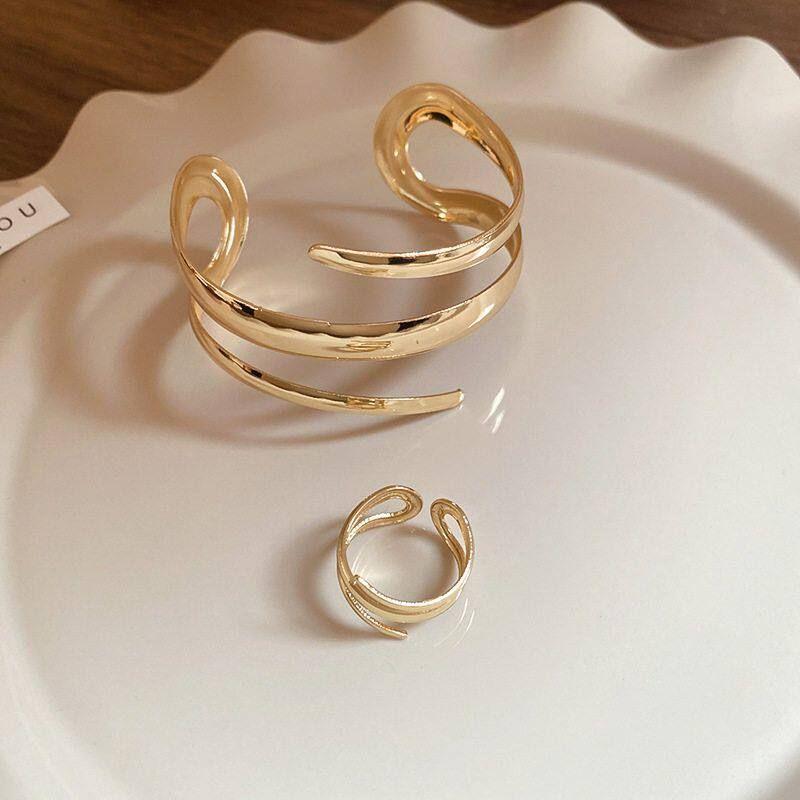

Wide-Line Hollow Open Ring Bracelet, Elegant European and American Style, Exaggerated Fashion Arm Ring, Light Luxury with a High-End Feel for Women Bracelet and Ring Set-Gold