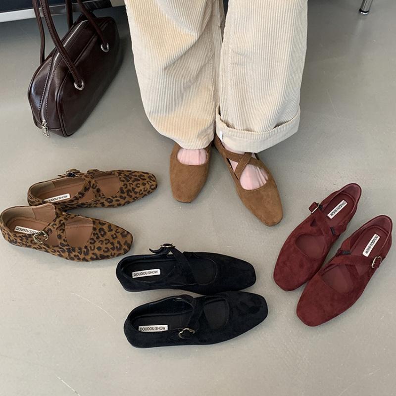 Fashion Autumn Women Flat Shoes Fashion Round Toe Shallow Slip On Ladies Red Ballerinas Shoes Soft Flat Heel Mary Jane Shoes