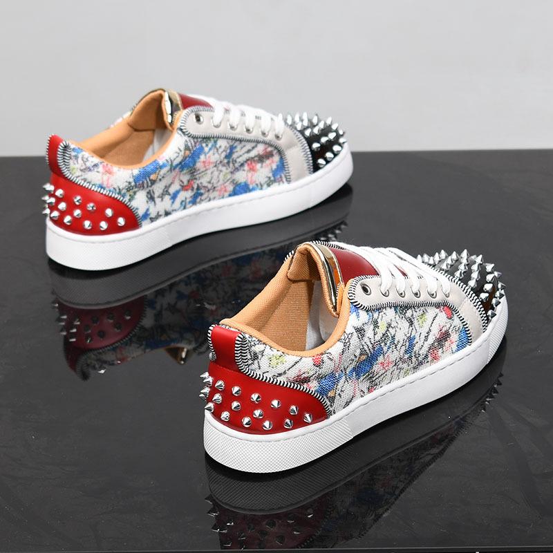 Atmungsaktive Frühlings-Neue Nieten Rote Sohle Schnürschuhe Strass Low-Top Deodorant Board Schuhe 2m