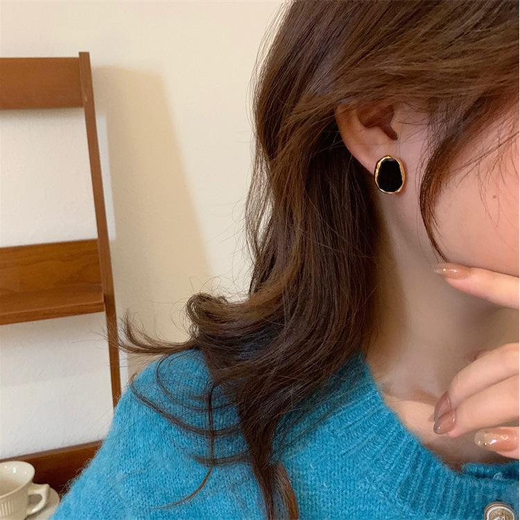 Retro Hong Kong Style Black Geometric Light Luxury High-End Design Stud Earrings