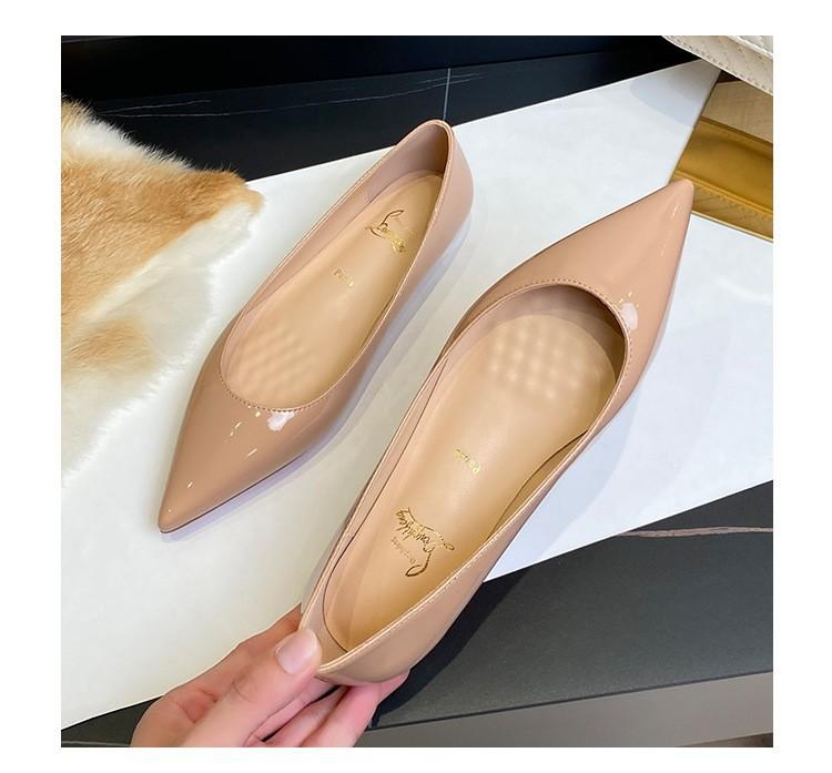 

Универсальные новые туфли-лодочки с острым носком, темпераментные, телесные, с увеличением внутренней высоты, красной подошвой, на плоской подошве, одинарные туфли, женские, из лакированной кожи, с открытым верхом, на низком каблуке 40