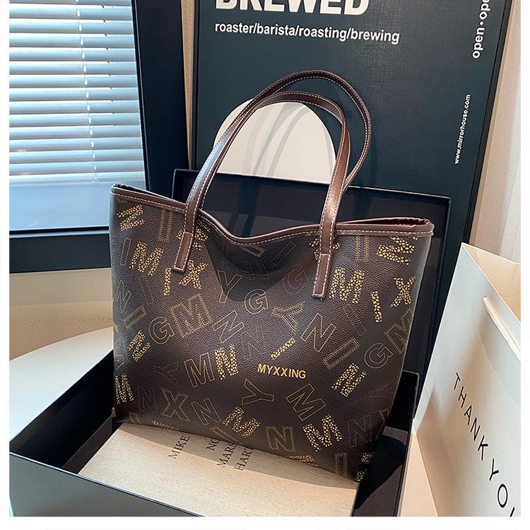 

Женская сумка 2025 новая высококлассная большая вместительная сумка-тоут для поездок на работу, универсальная сумка-мессенджер, модная сумка, наплечная сумка-хобо