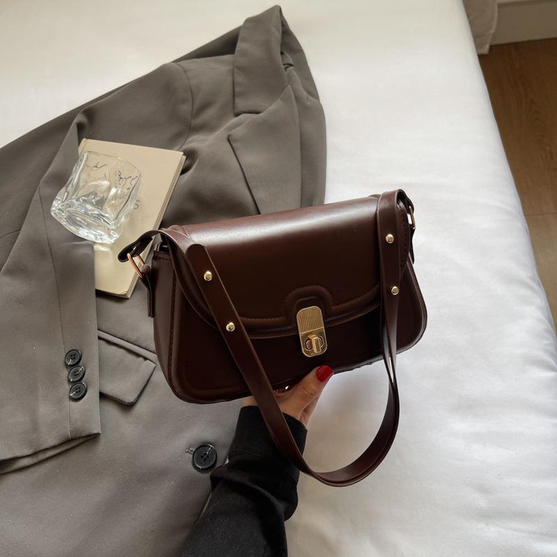 

2025 spring and summer new women s bags niche style lock small square bag shoulder messenger bag to create a trendy and advanced sense темно-коричневого