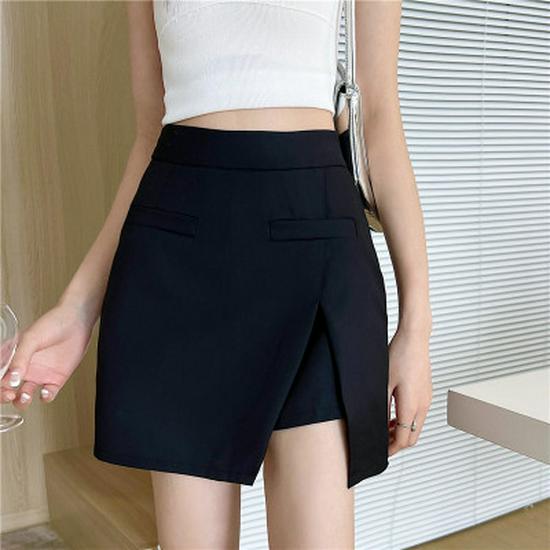 

Юбка миди А-силуэта с высокой талией и неровным подолом, облегающая фигуру, со встроенными шортами M чёрный