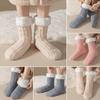 Fleecegefütterte Crew-Socken Warme Hausschuhe mit rutschfesten Noppen Damen Verdickte Flauschige Wintersocken zum Entspannen zu Hause Schlafen