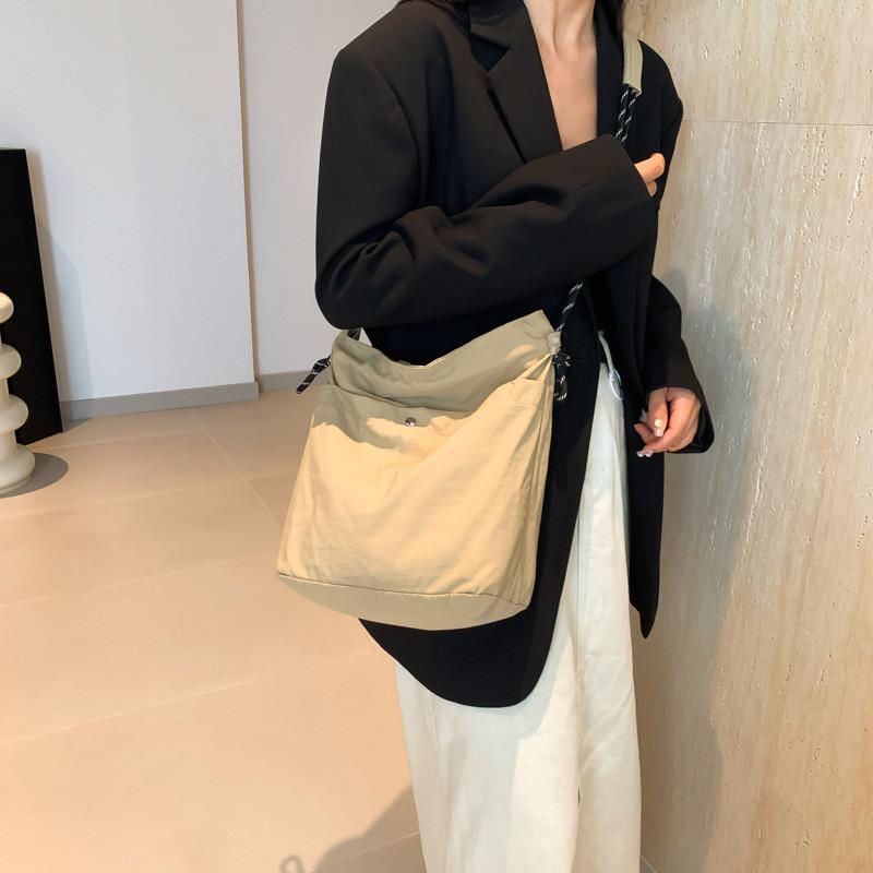 Stylish Casual Canvas Tote Bag For Women With Large Capacity For Daily Commuting