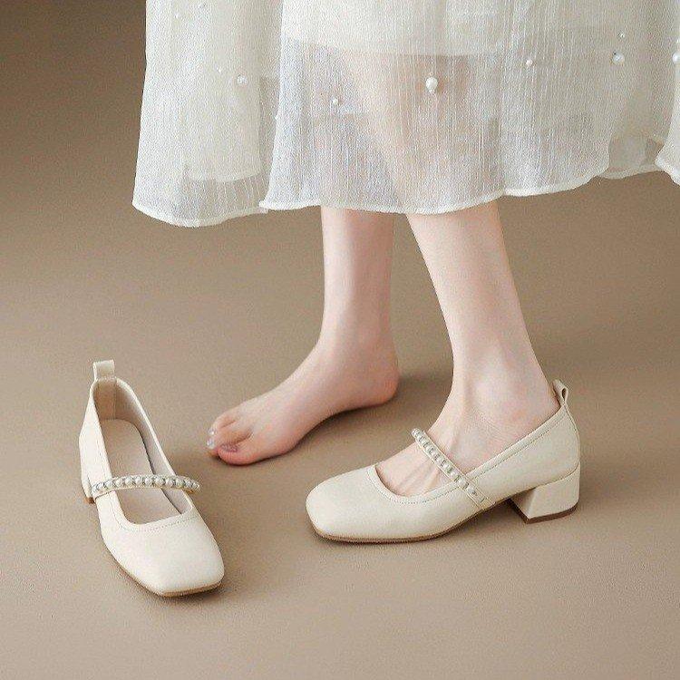 Halbgebogener weicher Einzelschuh für den Sommer, flacher Mund, ein Wort mit Perlen, dicker Absatz, Mary Jane-Schuhe für Damen