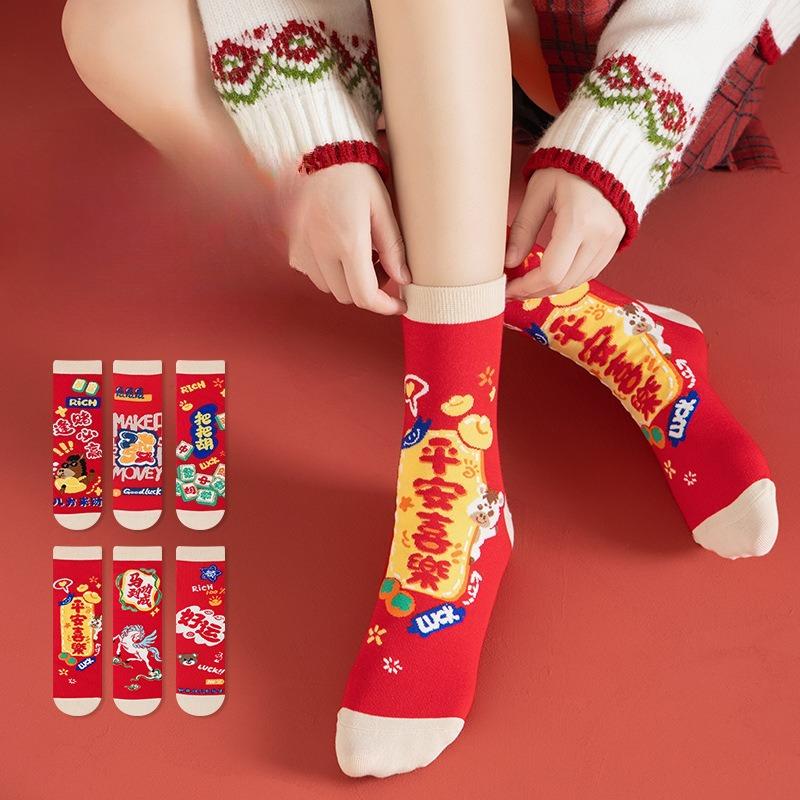 Neujahrs-Rote Cartoon-Socken Niedliche Rote Socken für das Frühlingsfest Damensocken mit Holzohr-Verzierungen Wadenhohe Socken für Herbst und Winter