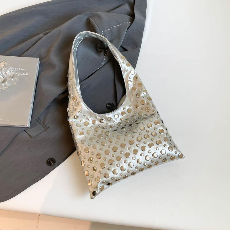 

Сумка через плечо из искусственной кожи с заклепками в стиле ретро для женщин 2025 года, новые сумки и кошельки в стиле панк, женские сумки-хобо подмышками серебряный
