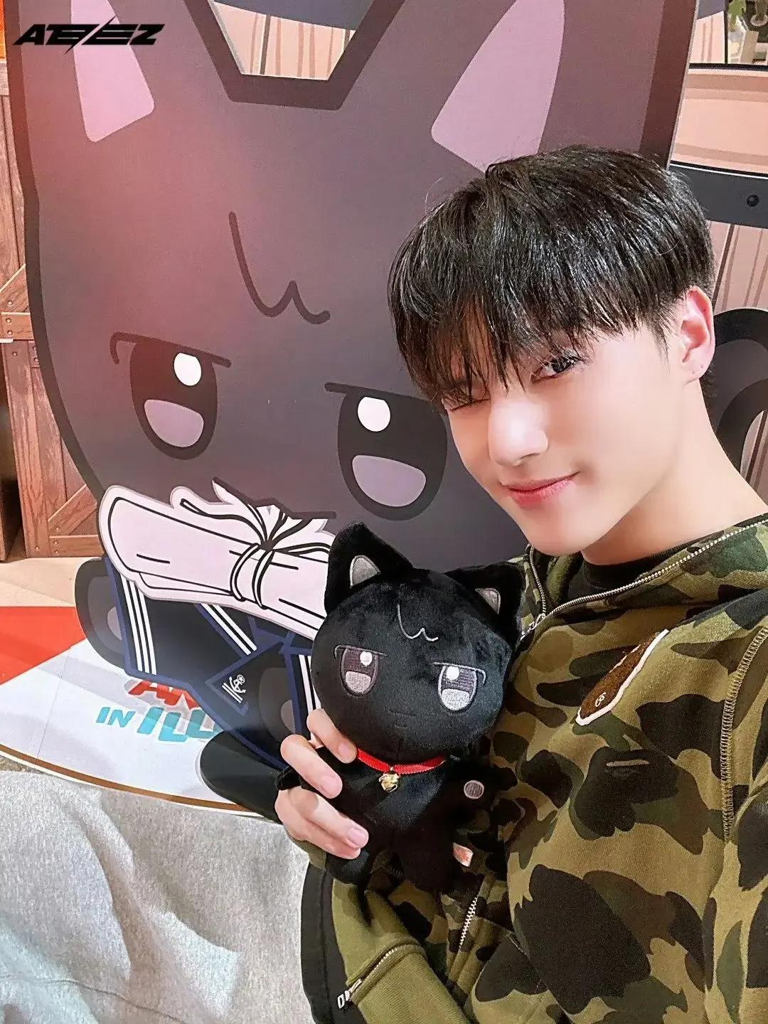 Kpop Ateez Aniteez Plüsch Kawaii Cartoon Kuscheltiere Puppe Niedliche Plüschtiere Kissen Heimdekoration Geschenke black