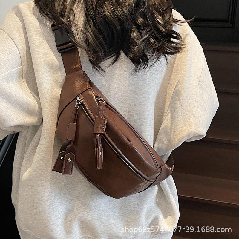 Fashion leisure sports small bag women's 2025 spring and summer new breast bag versatile going out commuting shoulder messenger bag