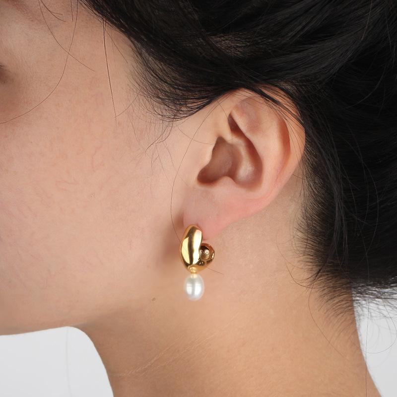 New trendy temperament high-end earrings pearl earrings titanium steel studs atmospheric ear jewelry