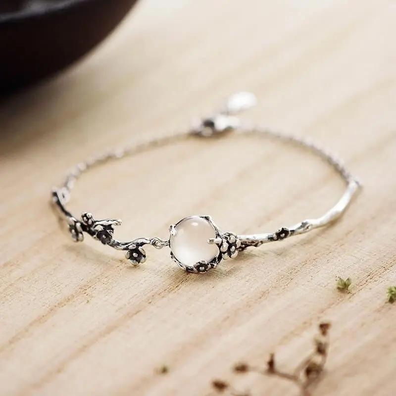 

Оригинальный новый инкрустированный лунным белым халцедоном браслет с цветком сливы, элегантный шарм, креативный ретро ювелир 17-20cm