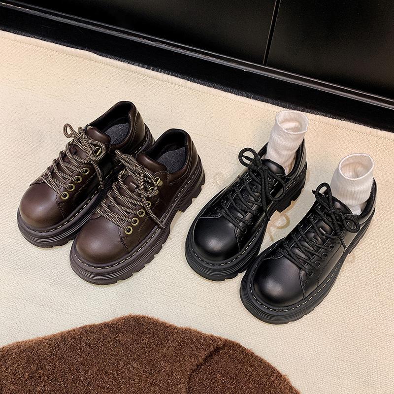 Höhenvergrößernde Schnür-Britisches Stil Kleine Lederschuhe Damen Samt Einzelne Schuhe Braun College-Stil Plateau Damenschuhe