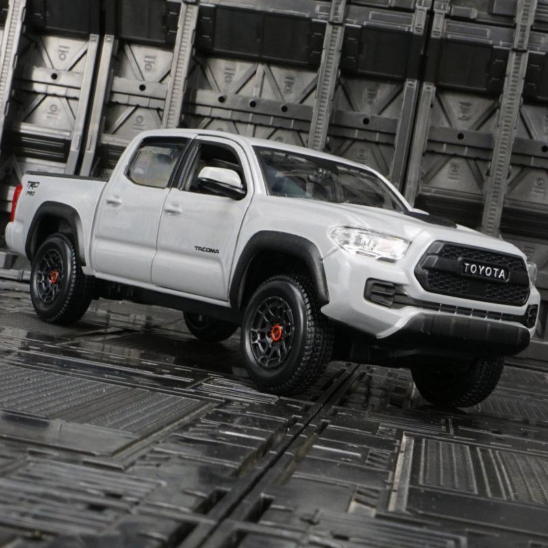 

Игрушечная модель пикапа Toyota Tacoma 2023 из сплава для бездорожья