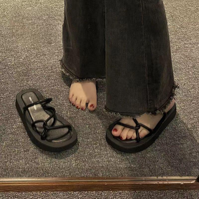 Roman Strap Slippers Women's Summer 2025 New Super Fire Ins Trendy Open Toe Flat Bottom Internet Celebrity Design Cool Slippers