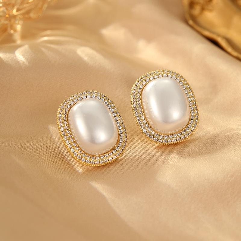 High-End Pearl Big Earrings French Retro Temperament Stud Earrings Niche Exaggerated Earrings Women