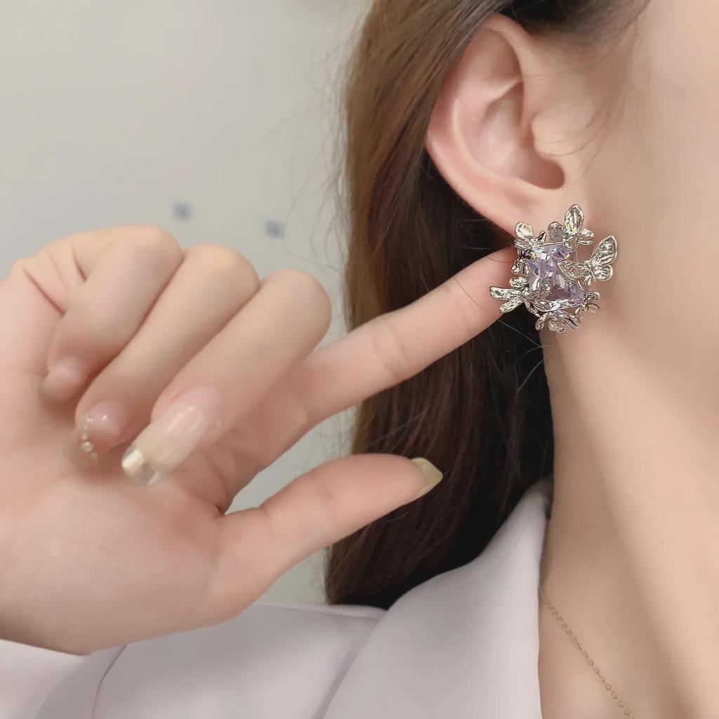 Elegant 2024 South Korea Dongdaemun Copper-Plated Gold Earrings with Zircon Inlay for Women