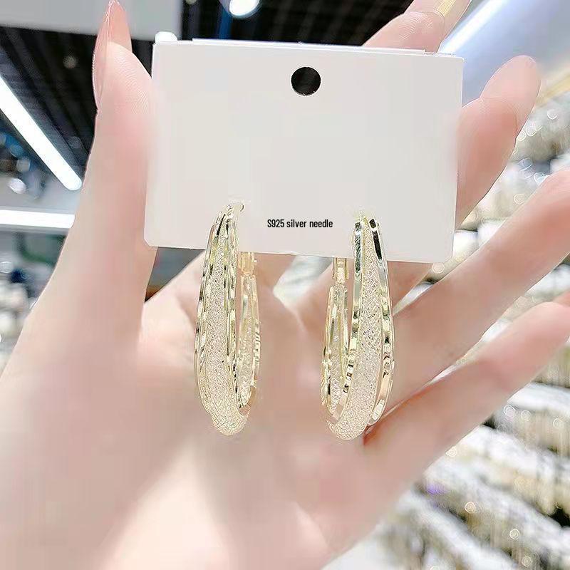 High-End Crystal Mesh Circle Earrings for Women - Fashionable and Elegant Design