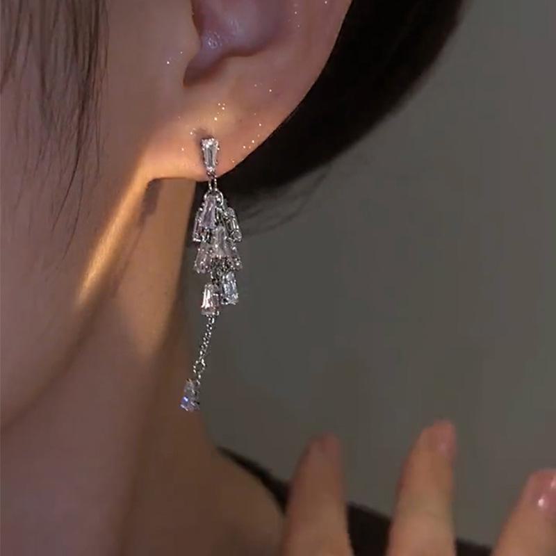 Elegant Crystal Tassel Earrings: Luxury, Trendy, High-End