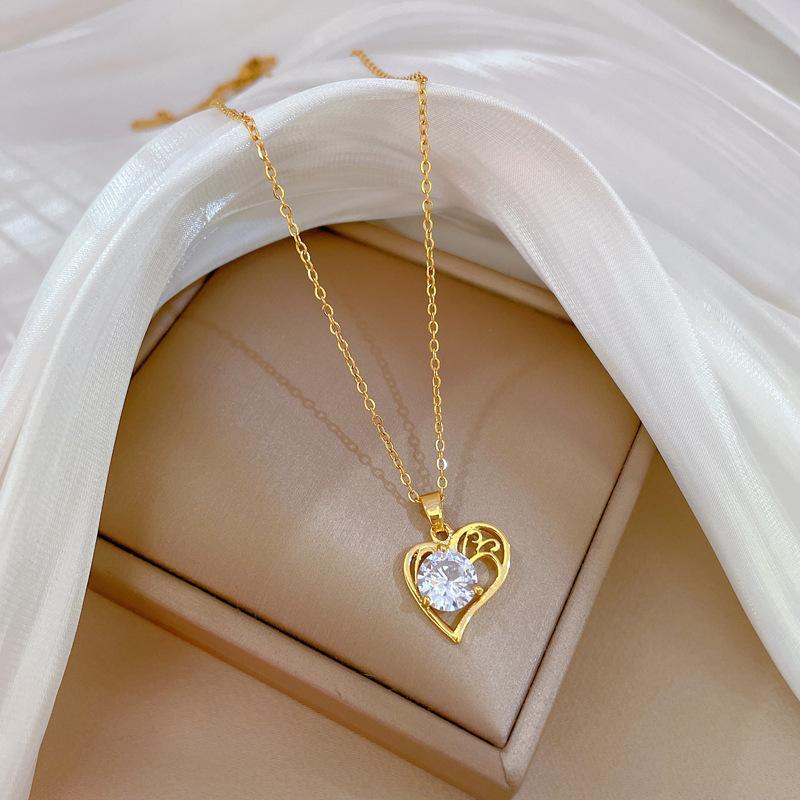 Light Luxury Temperament Real Gold Gorgeous Love Zircon Necklace Female Versatile Clavicle Chain Titanium Steel Chain