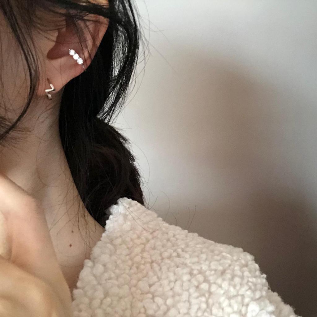 Elegant Zirconia Ear Cuff: Non-Piercing, Fashionable, Sweet & Cool Women's Jewelry Trend