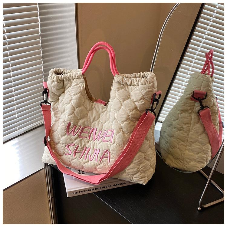 

Large capacity embroidered student commuter bag new portable tote bag dopamine lightweight shoulder messenger bag