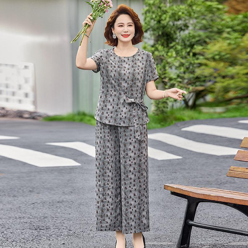 Casual Printed Two-Piece Set Short Sleeve Mom Summer Fashionable Plus Size Slimming Ensemble Polyester Blend Comfortable Fit M