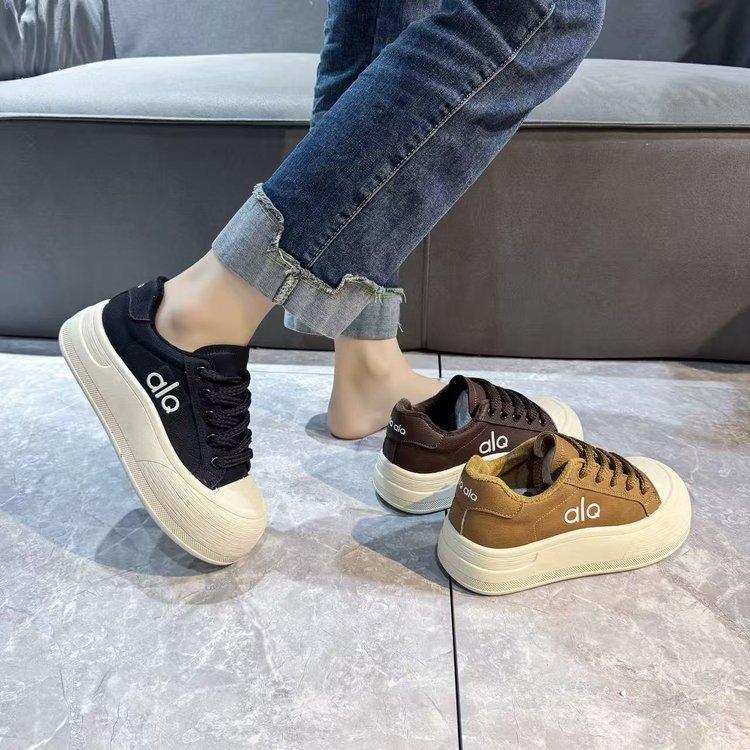 Small height increase thick-soled muffin women's shoes 2025 autumn and winter new versatile soft-soled casual board shoes soft leather single shoes