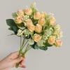 Bouquet di fiori di simulazione della moda realistico con stelo decorativo