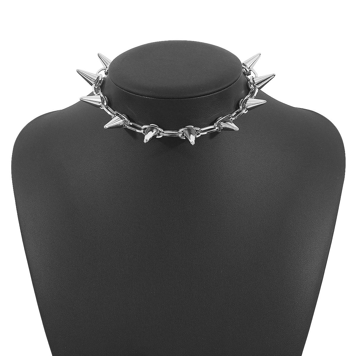 

Gothic punk exaggerated rivet choker necklace personality trend metal chain collarbone chain