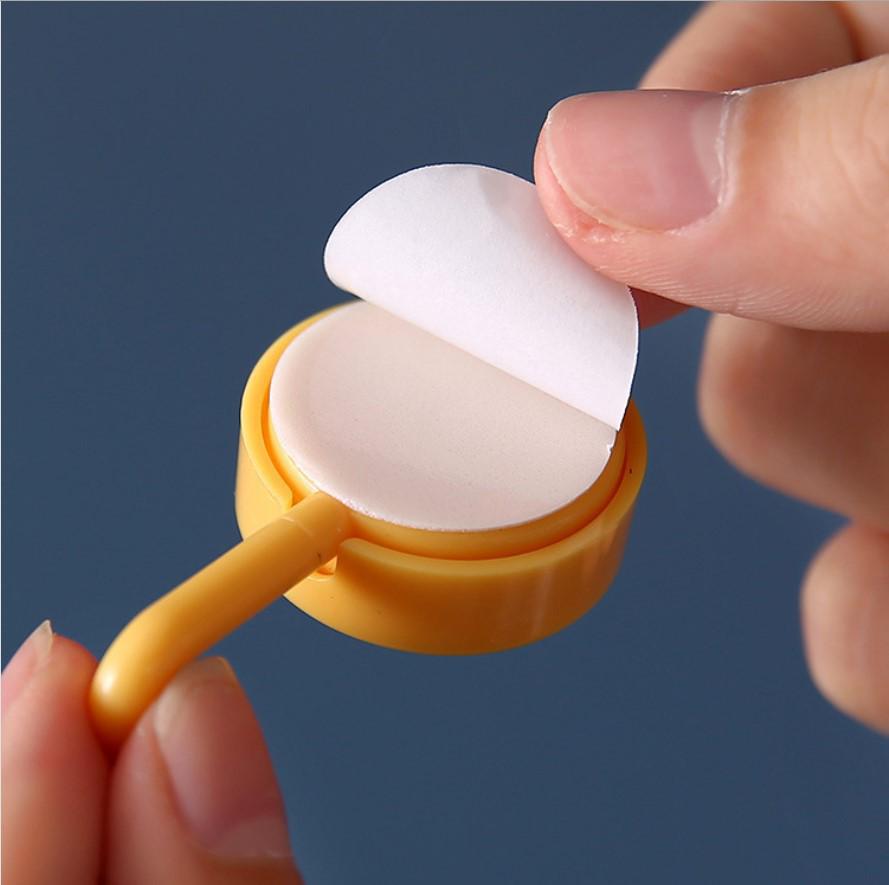 Nordic Round Adhesive Wall Hook: Strong, Traceless, Creative Plastic Design