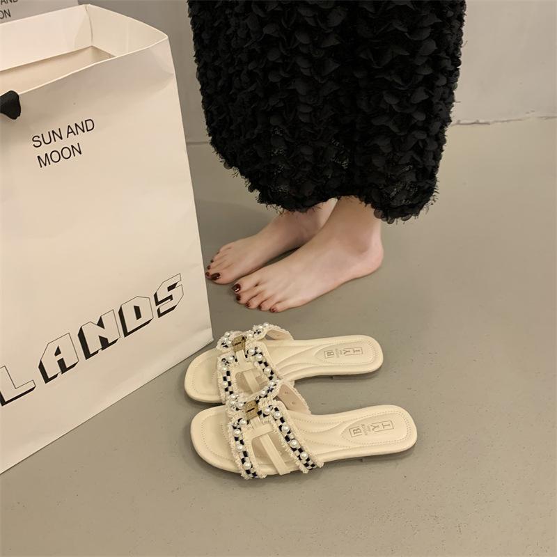 Internet Celebrity French Small Fragrant Wind Pearl Slippers Women's Summer 2025 New Outer Wear Flat Bottom One Word Drag Seaside Vacation Sandals