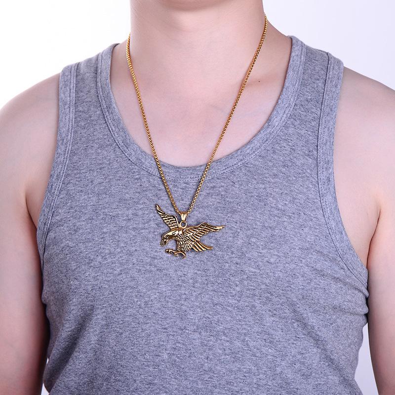 Pendente a forma di aquila con ali spiegate da uomo europeo e americano, colore e gioielleria alla moda americana