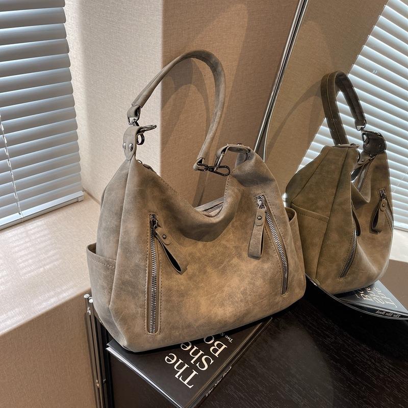 Large Capacity Bag Women's New Matte Trend Shoulder Messenger Bag Casual Commuter Tote Bag