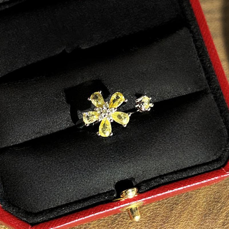 Dopamine enamel high-value three-dimensional hollow butterfly ring, female sweet yellow diamond flower light luxury exquisite index finger ring