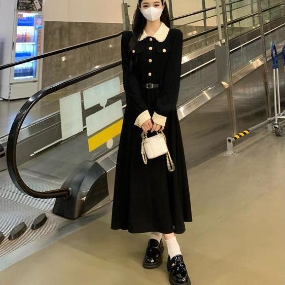 2024 Corduroy Hepburn-Style French Black Dress, Medium Length with Belt, for Spring and Autumn