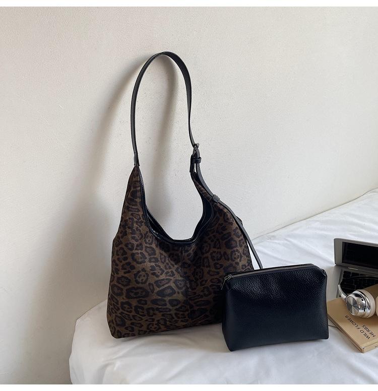 

Winter simple large-capacity bag women s simple messenger bag commuter shoulder fashion bag leopard print shoulder bag tide чёрный